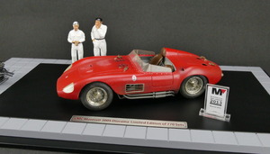 M-172 - CMC Bundle Maserati 300S Dirty Hero, Including Engine, 2 Figurines,